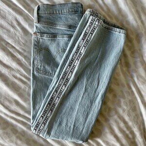 Levi’s 501 Light Wash High-Rise Jeans 26x26 – Button Fly with Levis Side Piping